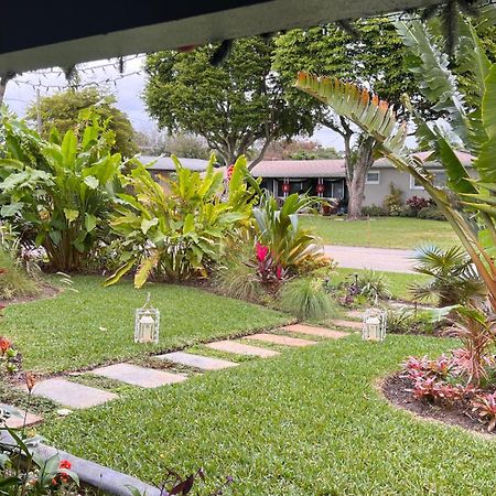 Paradise Gardens-Wilton Manors- Male Only 외부 사진